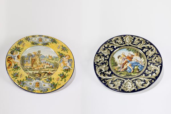 Due grandi piatti in maiolica policroma, fine secolo XIX  - Asta Incanti d'arte - Associazione Nazionale - Case d'Asta italiane