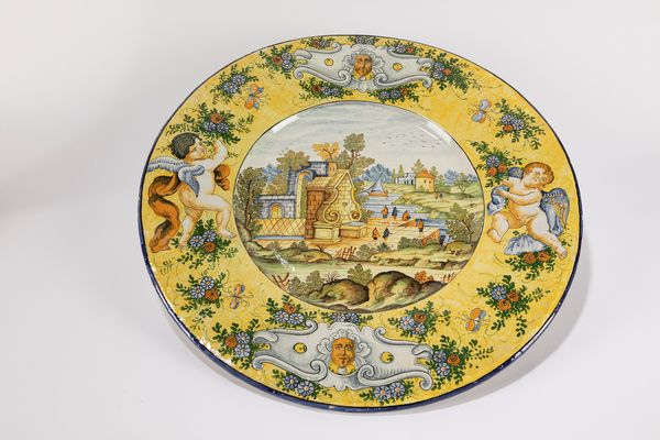 Due grandi piatti in maiolica policroma, fine secolo XIX  - Asta Incanti d'arte - Associazione Nazionale - Case d'Asta italiane