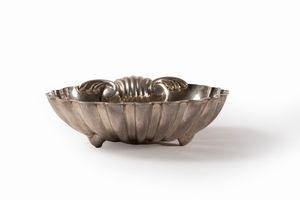 Centrotavola in argento 800 a forma di conchiglia, argentiere Missaglia Milano  - Asta Incanti d'arte - Associazione Nazionale - Case d'Asta italiane
