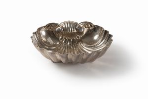 Centrotavola in argento 800 a forma di conchiglia, argentiere Missaglia Milano  - Asta Incanti d'arte - Associazione Nazionale - Case d'Asta italiane