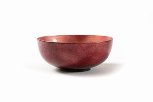 Coppa in metallo e smalto rosso, secolo XX  - Asta Incanti d'arte - Associazione Nazionale - Case d'Asta italiane