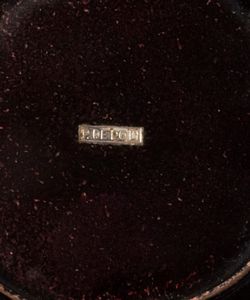 Coppa in metallo e smalto rosso, secolo XX  - Asta Incanti d'arte - Associazione Nazionale - Case d'Asta italiane