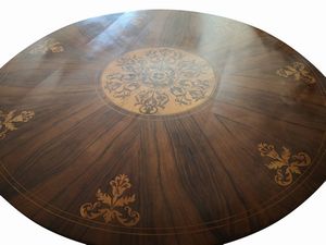 Tavolo rotondo intarsiato a motivi floreali, secolo XIX  - Asta Incanti d'arte - Associazione Nazionale - Case d'Asta italiane