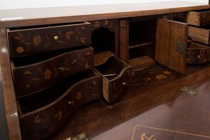 Ribalta in legno riccamente intarsiato, Olanda secolo XVIII  - Asta Incanti d'arte - Associazione Nazionale - Case d'Asta italiane