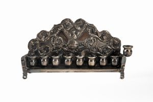 Piccola lampada Hannukkah da parete in argento 925, seconda met del secolo XIX  - Asta Incanti d'arte - Associazione Nazionale - Case d'Asta italiane