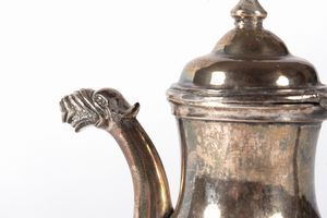 Piccola teiera in argento  - Asta Incanti d'arte - Associazione Nazionale - Case d'Asta italiane