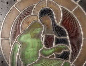 Scuola italiana, inizi secolo XX : Vetrata a piombo raffigurante la Piet  - Asta Incanti d'arte - Associazione Nazionale - Case d'Asta italiane