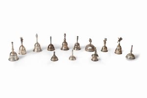 Lotto composto da tredici campanelli in argento, secolo XIX  - Asta Incanti d'arte - Associazione Nazionale - Case d'Asta italiane
