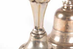 Lotto composto da sei campanelli in argento, Paesi Bassi secolo XIX-XX  - Asta Incanti d'arte - Associazione Nazionale - Case d'Asta italiane