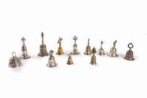 Lotto composto da dodici campanelli in argento, secoli XIX - XX  - Asta Incanti d'arte - Associazione Nazionale - Case d'Asta italiane