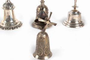 Lotto composto da dodici campanelli in argento, secoli XIX - XX  - Asta Incanti d'arte - Associazione Nazionale - Case d'Asta italiane