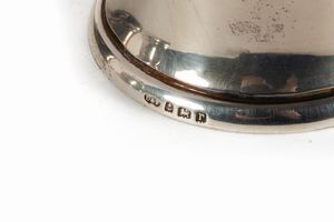 Lotto composto da tre campanelli in argento, Inghilterra inizi secolo XX  - Asta Incanti d'arte - Associazione Nazionale - Case d'Asta italiane