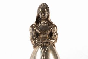 Lotto composto da tre campanelli in argento, Londra, Inghilterra secoli XIX - XX  - Asta Incanti d'arte - Associazione Nazionale - Case d'Asta italiane