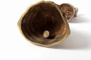 Lotto composto da diciannove campanelli in bronzo dorato, argentato e policromo, secolo XX  - Asta Incanti d'arte - Associazione Nazionale - Case d'Asta italiane