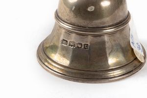 Due campanelli in argento, Londra, Inghilterra inizi secolo XX  - Asta Incanti d'arte - Associazione Nazionale - Case d'Asta italiane