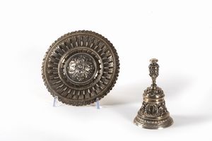 Campanello su piattino in argento, Milano secolo XX  - Asta Incanti d'arte - Associazione Nazionale - Case d'Asta italiane