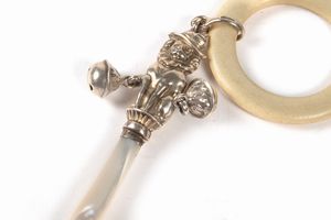 Lotto composto da cinque sonagli in argento e uno in metallo, secolo XX  - Asta Incanti d'arte - Associazione Nazionale - Case d'Asta italiane