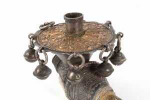 Lotto composto da tre sonagli in metallo e una scatolina in argento, secolo XX  - Asta Incanti d'arte - Associazione Nazionale - Case d'Asta italiane