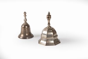 Due campanelli in argento, Londra, Inghilterra secolo XX  - Asta Incanti d'arte - Associazione Nazionale - Case d'Asta italiane