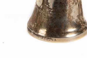 Lotto composto da sei campanelli in argento Sterling, secolo XX  - Asta Incanti d'arte - Associazione Nazionale - Case d'Asta italiane