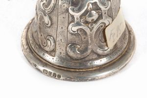 Lotto composto da undici campanelli in argento, Inghilterra secoli XIX-XX  - Asta Incanti d'arte - Associazione Nazionale - Case d'Asta italiane