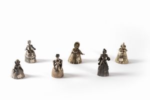 Lotto composto da sei campanelli in argento raffiguranti figure femminili, secolo XX  - Asta Incanti d'arte - Associazione Nazionale - Case d'Asta italiane