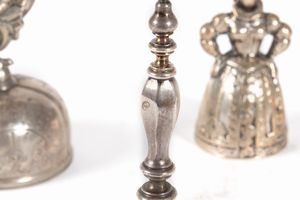 Lotto composto da sei campanelli in argento, secoli XIX-XX  - Asta Incanti d'arte - Associazione Nazionale - Case d'Asta italiane