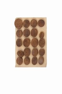 Lotto composto da 193 calchi in gesso da antichi cammei  - Asta Incanti d'arte - Associazione Nazionale - Case d'Asta italiane