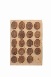 Lotto composto da 193 calchi in gesso da antichi cammei  - Asta Incanti d'arte - Associazione Nazionale - Case d'Asta italiane