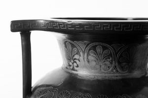 Cratere in terracotta smaltata nera, fine secolo XIX - inizi secolo XX  - Asta Incanti d'arte - Associazione Nazionale - Case d'Asta italiane