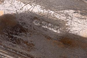 Lotto composto da uno spargizucchero e due scatoline in argento, Inghilterra, secolo XIX  - Asta Incanti d'arte - Associazione Nazionale - Case d'Asta italiane