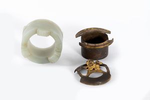 Brucia incenso in giada e bronzo, Cina, dinastia Qing, secolo XIX  - Asta Incanti d'arte - Associazione Nazionale - Case d'Asta italiane
