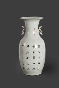 Vaso in porcellana policroma, Cina prima met del secolo XX  - Asta Incanti d'arte - Associazione Nazionale - Case d'Asta italiane