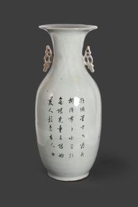 Vaso in porcellana policroma raffigurante figura femminile con bambini e paesaggio, Cina prima met del secolo XX  - Asta Incanti d'arte - Associazione Nazionale - Case d'Asta italiane