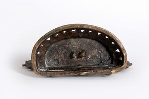 Antica scultura in bronzo con tracce di doratura raffigurante bodhisattva, area hymalayana Nepal-Tibet  - Asta Incanti d'arte - Associazione Nazionale - Case d'Asta italiane