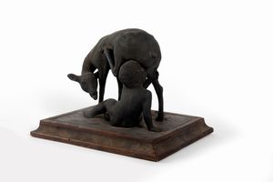 Scultura in bronzo raffigurante cerbiatta che allatta un bambino, secolo XX  - Asta Incanti d'arte - Associazione Nazionale - Case d'Asta italiane