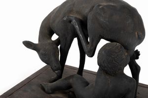 Scultura in bronzo raffigurante cerbiatta che allatta un bambino, secolo XX  - Asta Incanti d'arte - Associazione Nazionale - Case d'Asta italiane