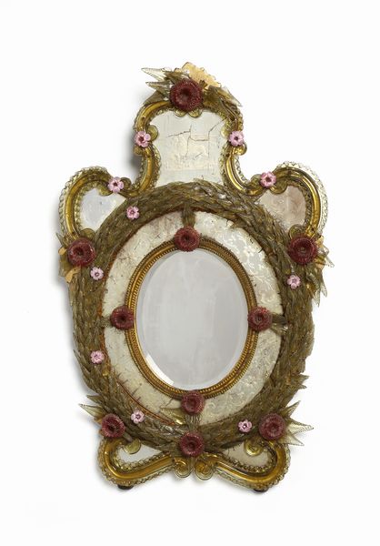 MANIFATTURA VENEZIANA DEL XX SECOLO : Specchiera con cornice in vetro con elementi fitomorfi e fiori applicati  - Asta Asta 395 | ARTE ANTICA E DEL XIX SECOLO Online - Associazione Nazionale - Case d'Asta italiane