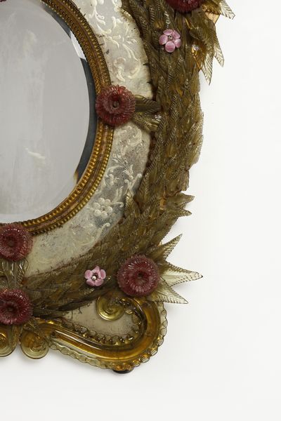 MANIFATTURA VENEZIANA DEL XX SECOLO : Specchiera con cornice in vetro con elementi fitomorfi e fiori applicati  - Asta Asta 395 | ARTE ANTICA E DEL XIX SECOLO Online - Associazione Nazionale - Case d'Asta italiane