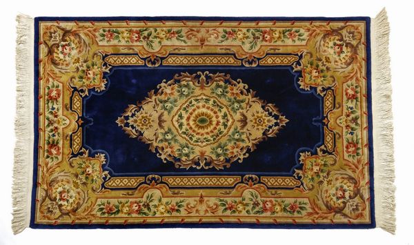 MANIFATTURA CINESE : Tappeto con decorazioni in stile Aubusson  - Asta Asta 395 | ARTE ANTICA E DEL XIX SECOLO Online - Associazione Nazionale - Case d'Asta italiane