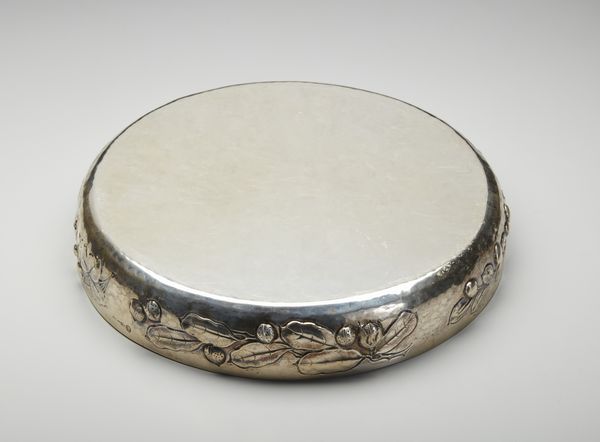 ARGENTIERE ITALIANO DEL XX SECOLO : Centrotavola in argento decorato con motivi di foglie e frutti  - Asta Asta 395 | ARTE ANTICA E DEL XIX SECOLO Online - Associazione Nazionale - Case d'Asta italiane