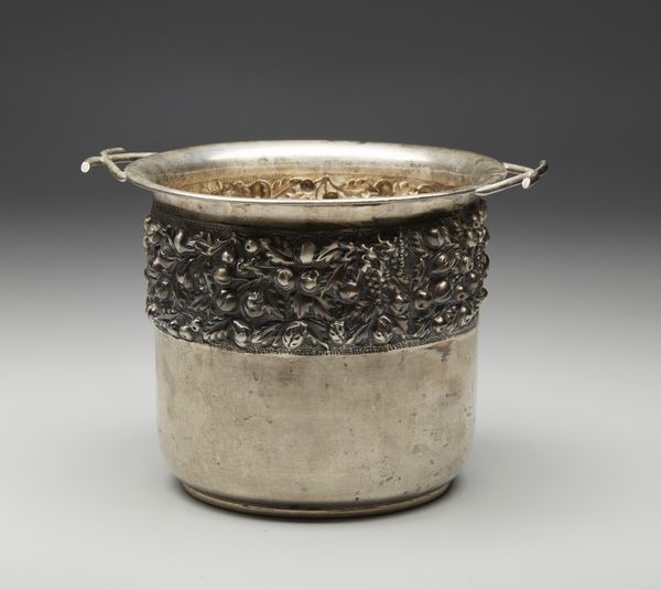 ARGENTIERE ITALIANO DEL XX SECOLO : Rinfrescatoio in argento decorato con fascia di motivi floreali in rilievo  - Asta Asta 395 | ARTE ANTICA E DEL XIX SECOLO Online - Associazione Nazionale - Case d'Asta italiane