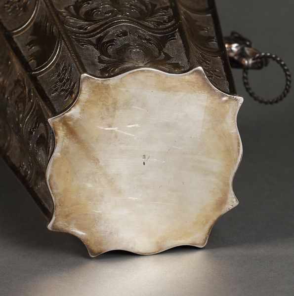 ARGENTIERE ITALIANO DEL XX SECOLO : Rinfrescatoio in argento di forma svasata e sezione quadrata mistilinea, decorato a motivi fitomorfi e con protomi in forma di teste di lupo  - Asta Asta 395 | ARTE ANTICA E DEL XIX SECOLO Online - Associazione Nazionale - Case d'Asta italiane