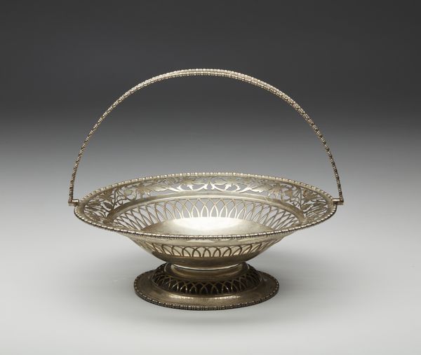 ARGENTIERE INGLESE DEL XX SECOLO : Cestino in argento traforato decorato con motivi floreali, poggiante su base circolare  - Asta Asta 395 | ARTE ANTICA E DEL XIX SECOLO Online - Associazione Nazionale - Case d'Asta italiane