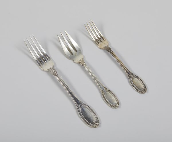 ARGENTIERE ITALIANO DEL XX SECOLO : Servizio miscellaneo di posate in argento da 12 (106 pezzi)  - Asta Asta 395 | ARTE ANTICA E DEL XIX SECOLO Online - Associazione Nazionale - Case d'Asta italiane