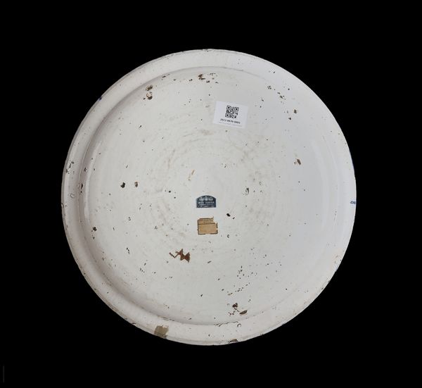 CASTELLI D'ABRUZZO, XVIII-XIX SECOLO : Piatto in maiolica con stemma dei marchesi Saladini di Rovetino in policromia entro ghirlanda stilizzata lungo il bordo  - Asta Asta 395 | ARTE ANTICA E DEL XIX SECOLO Online - Associazione Nazionale - Case d'Asta italiane