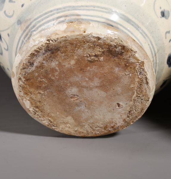 MANIFATTURA DI DERUTA DEL XVII-XVIII SECOLO : Coppia di orcioli in maiolica policroma con beccuccio, biansati e con decoro a cartiglio e ornati fitomorfi  - Asta Asta 395 | ARTE ANTICA E DEL XIX SECOLO Online - Associazione Nazionale - Case d'Asta italiane