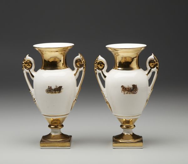 MANIFATTURA TEDESCA DEL XX SECOLO : Coppia di vasi in porcellana parzialmente dorata, decorati con scene di genere  - Asta Asta 395 | ARTE ANTICA E DEL XIX SECOLO Online - Associazione Nazionale - Case d'Asta italiane