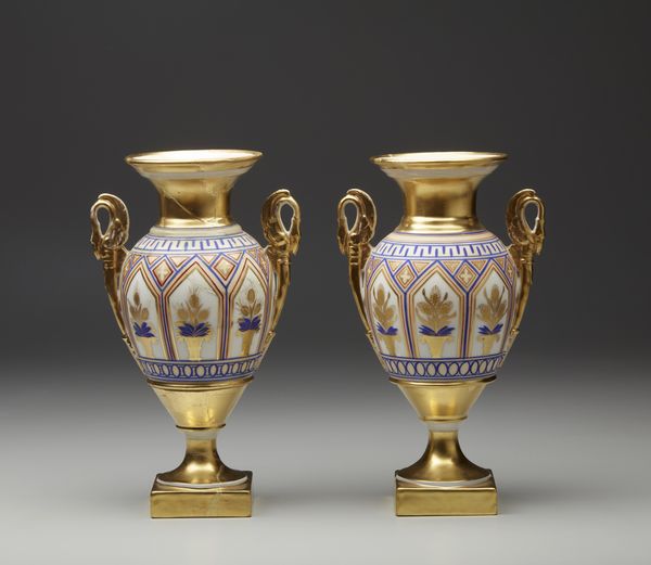 MANIFATTURA FRANCESE DEL XIX-XX SECOLO : Coppia di vasi in porcellana parzialmente dorata e dipinta a motivi geometrici e fitomorfi  - Asta Asta 395 | ARTE ANTICA E DEL XIX SECOLO Online - Associazione Nazionale - Case d'Asta italiane
