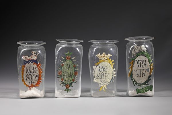 MANIFATTURA ITALIANA DEL XIX SECOLO : Quattro vasi da farmacia in vetro  - Asta Asta 395 | ARTE ANTICA E DEL XIX SECOLO Online - Associazione Nazionale - Case d'Asta italiane